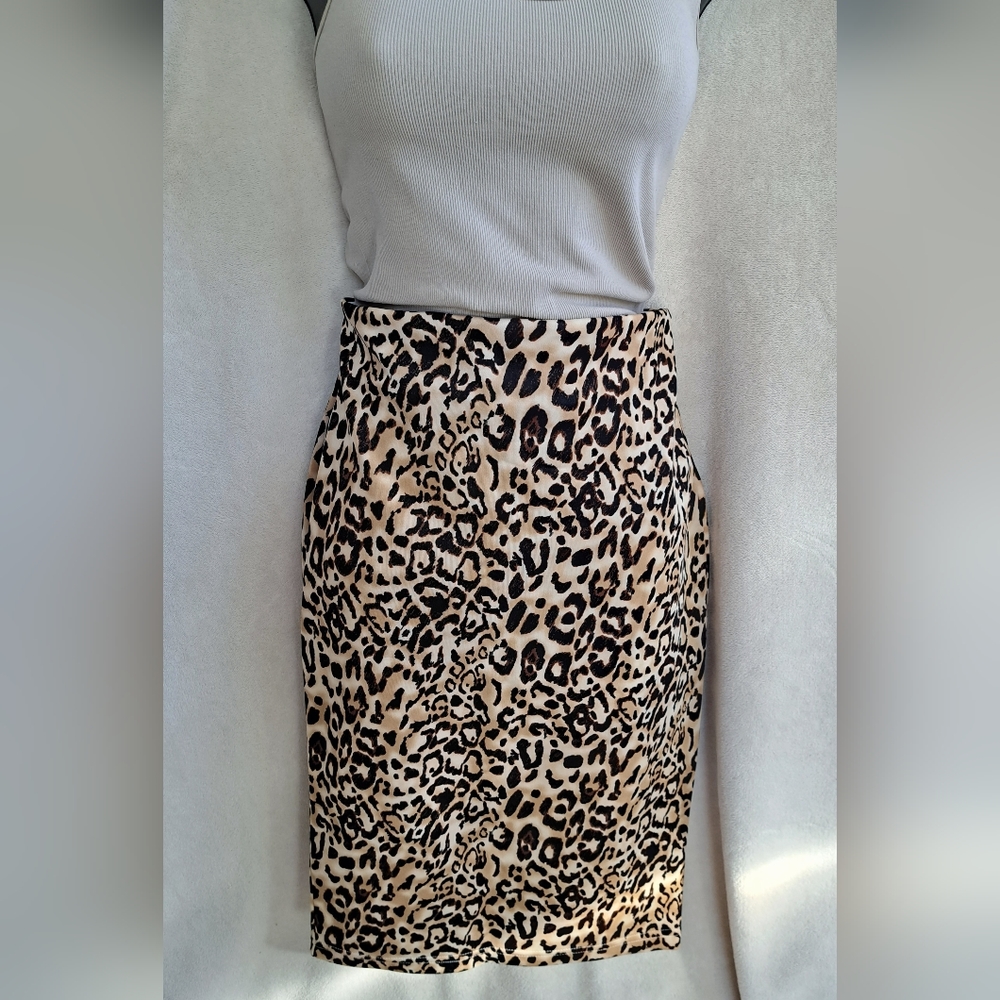 Women's Sequin Hearts Midi Cheetah Print Pencil Skirt